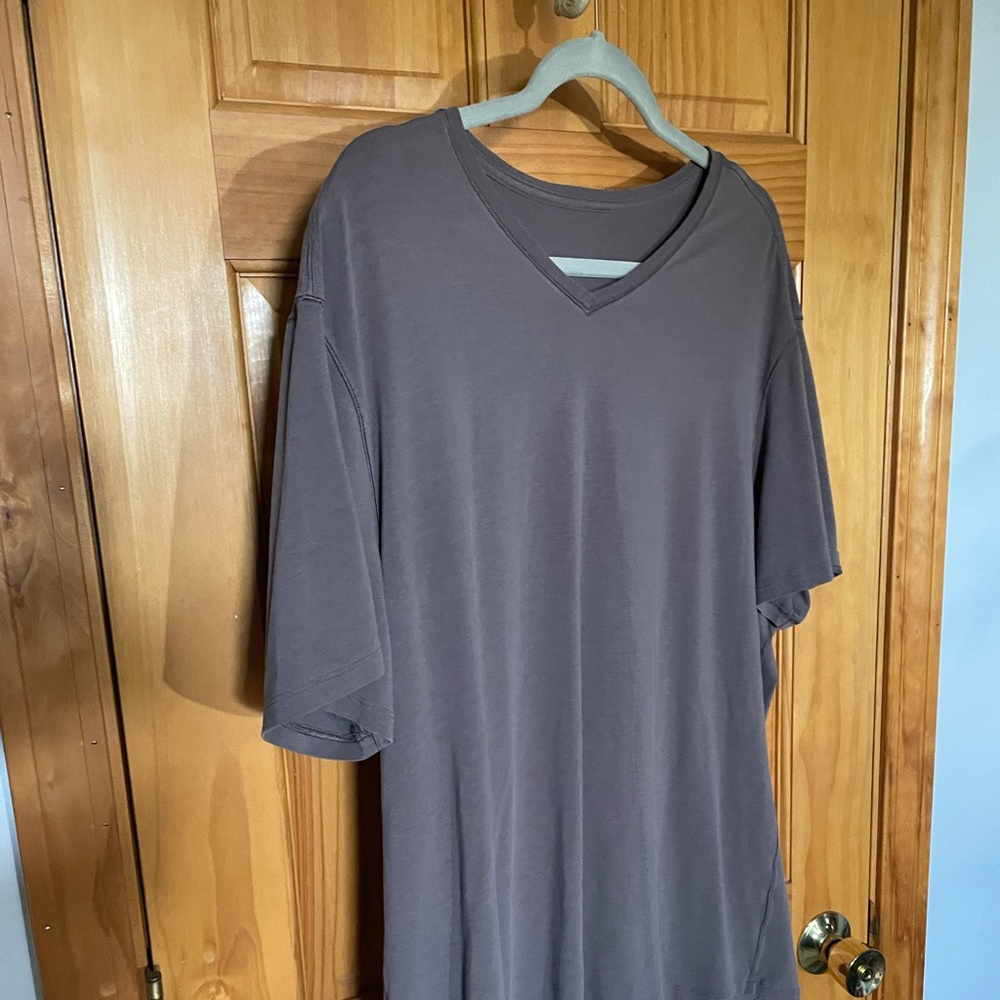 5 Year Basic V Lululemon Mens Shirts XXL CASA